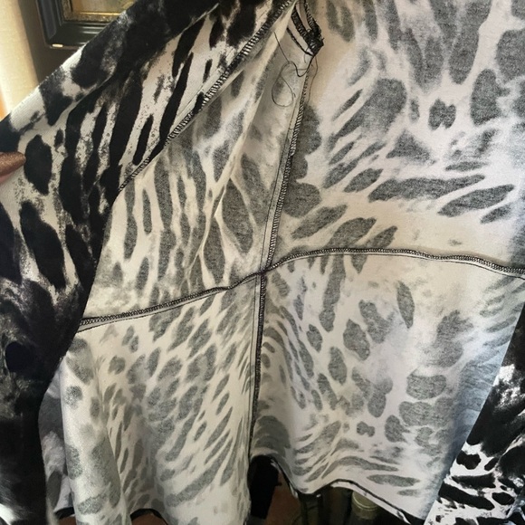 Black and White abstract print open cardigan Soft Works size small - Picture 3 of 5